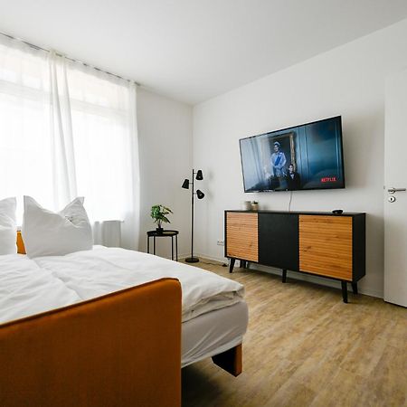 Ferienwohnungen Am Theater: Modern Central Apartments with Kitchen and Netflix Cottbus Exterior photo