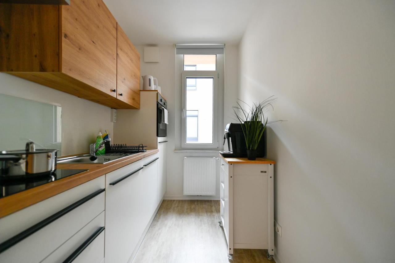Ferienwohnungen Am Theater: Modern Central Apartments with Kitchen and Netflix Cottbus Exterior photo