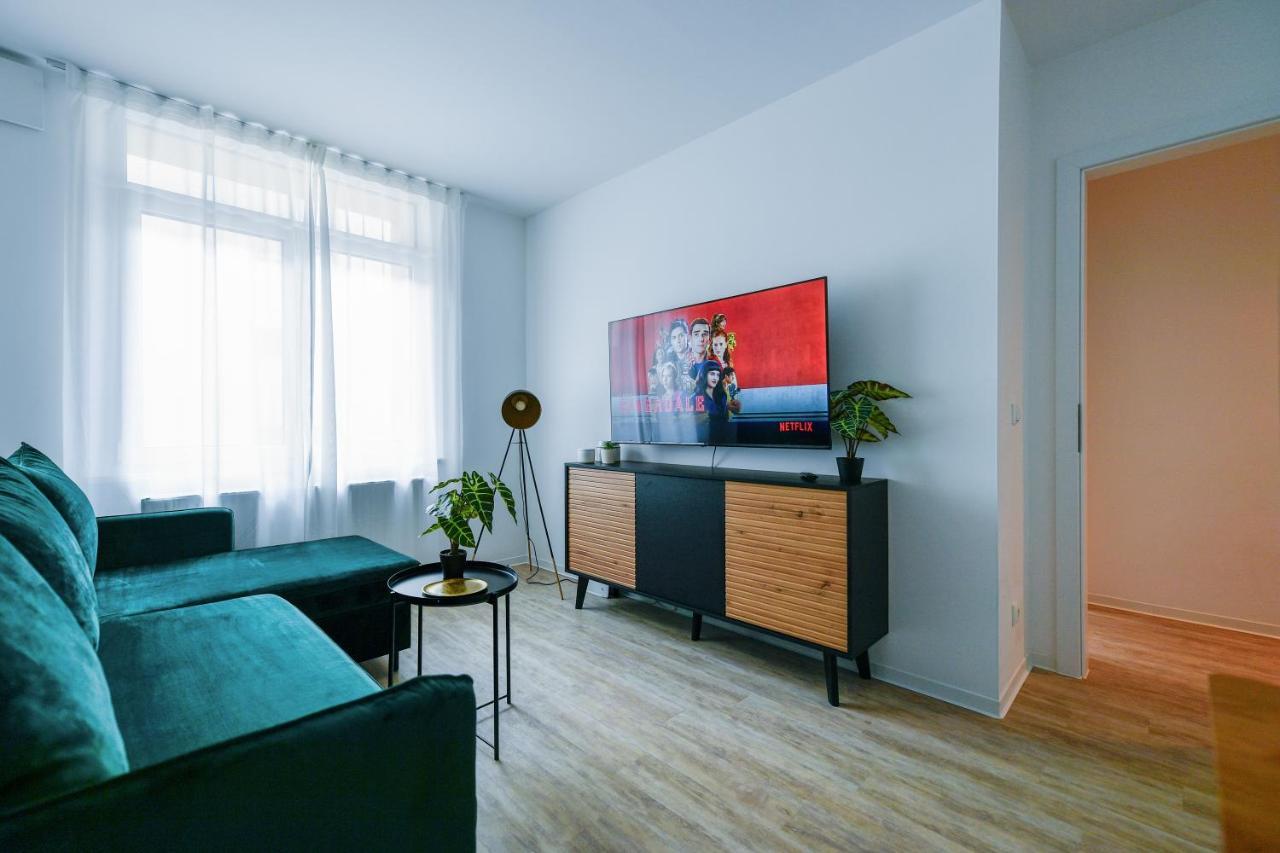 Ferienwohnungen Am Theater: Modern Central Apartments with Kitchen and Netflix Cottbus Exterior photo